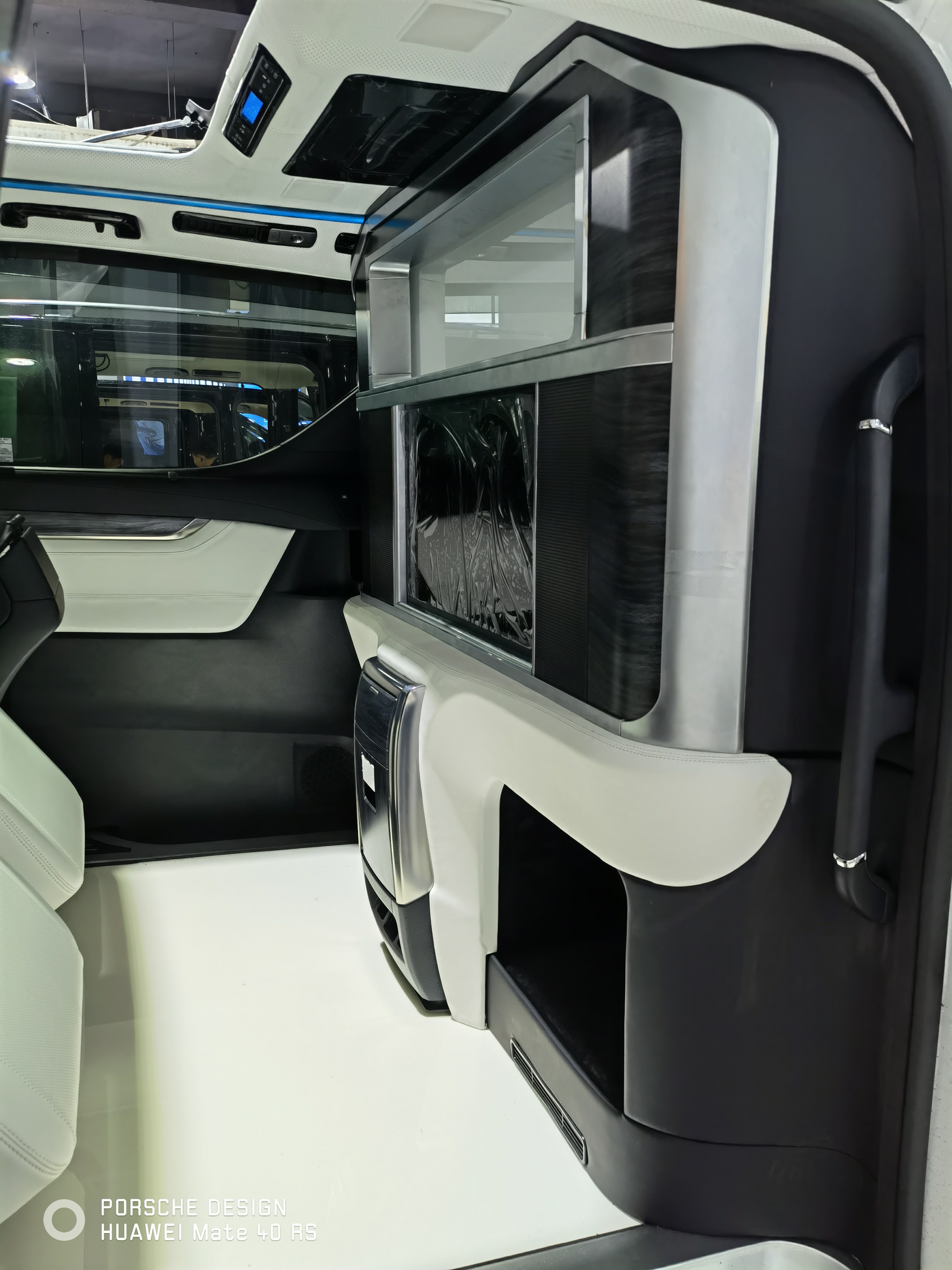 HWHongRV microbus vip car полная перегородка с телевизором для лимузина-фургона